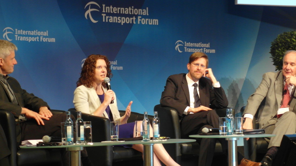 Sarah Hunter, Google und Philippe Crist, ITF, diskutieren über Zukunftsszenarien